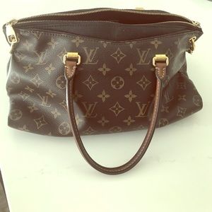 Louis Vuitton Bags - Authentic Louis Vuitton Pallas Monogram handbag Louis Vuitton Bags - Authentic Louis Vuitton Pallas Monogram handbag